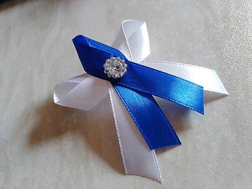 Kráľovsky modrá svadobné pierka
