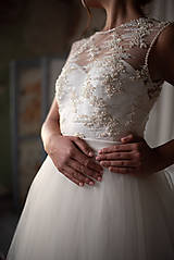 Šaty - Svadobné šaty z korálkového tylu a veľkou tylovou sukňou - 10625067_