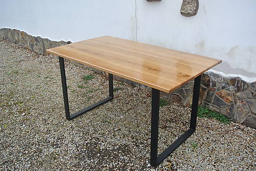 Jedálenský dubový stôl