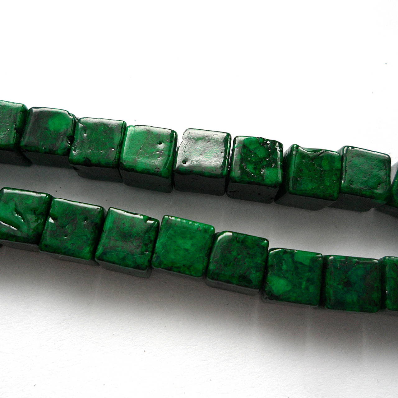 Minerály-kocky-1ks (5mm-mramor smaragdový)