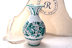Dekorácie - Prehýbaná váza v zelenom prevedení - 10632553_