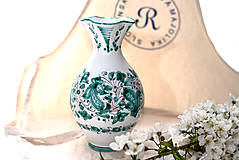 Dekorácie - Prehýbaná váza v zelenom prevedení - 10632554_
