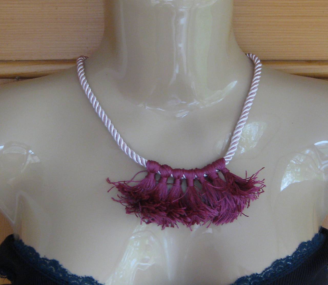 Šnúrový náhrdelník so strapcami, ružová + bordó, č. 2614