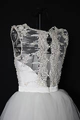 Šaty - Svadobné šaty z korálkového tylu a veľkou tylovou sukňou - 10640571_