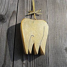 Dekorácie - Drevený zlatý zub - 10641429_