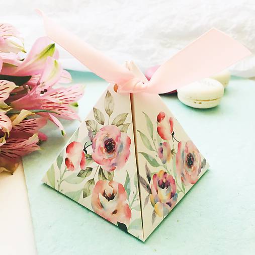 Papier - pyramídová papierová darčeková škatuľka Ruže - 10646166_