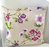 Úžitkový textil - dekoračný vankúš fialové kvety - 10646909_