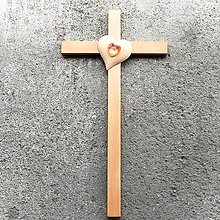 Dekorácie - Veľký Drevený kríž s Krištáľovým Srdcom - 10647677_