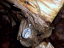 oceľový náhrdelník - medailón Madony