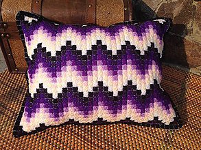 Úžitkový textil - Vyšívaný vankúš Purple - 10654305_