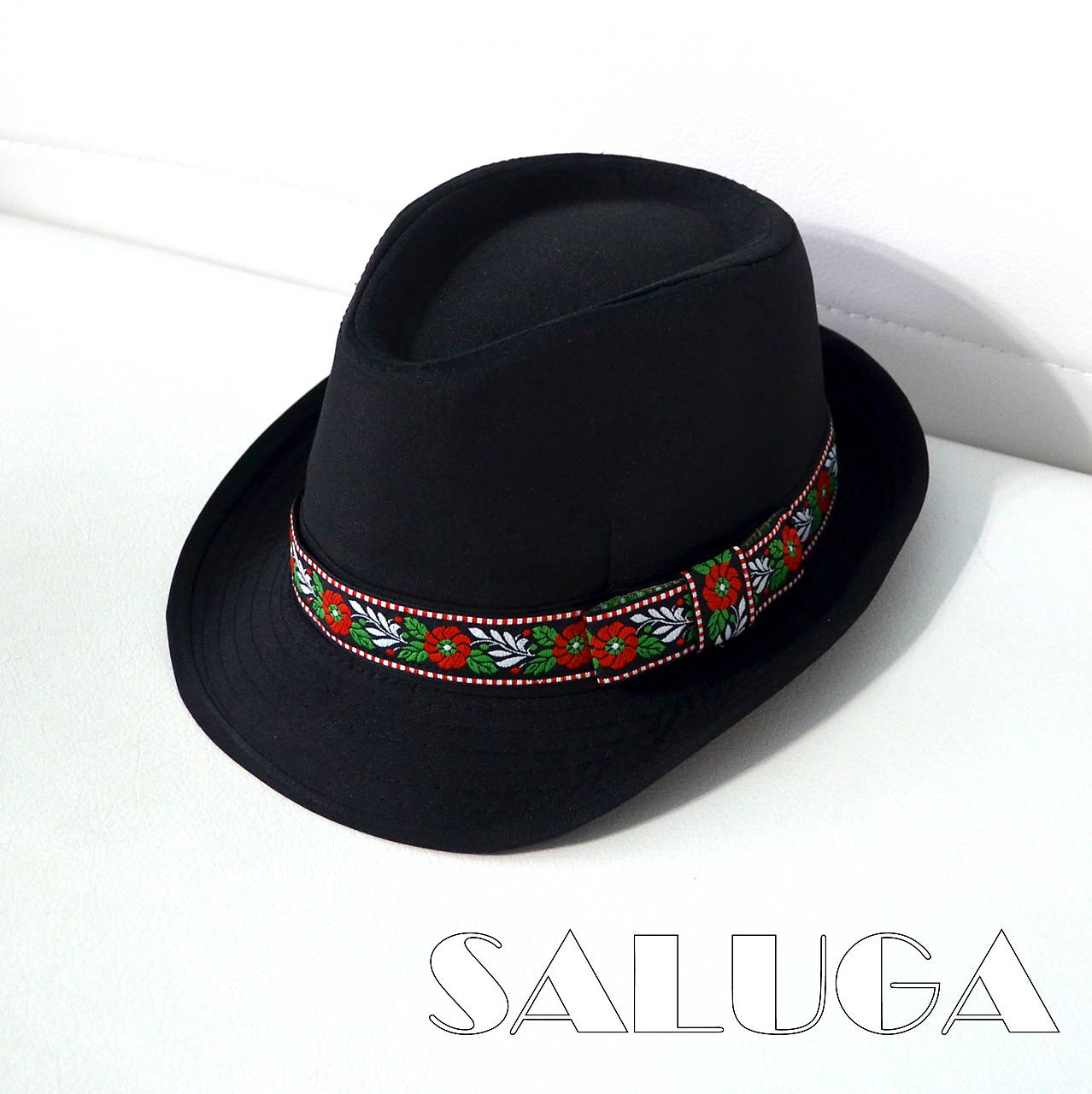 Čierny klobúk - folklórny klobúk 