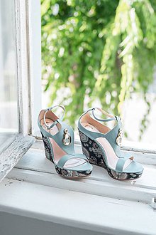 Ponožky, pančuchy, obuv - Kožené modré sandále na platforme - 10659329_