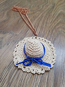 Náhrdelníky - Háčkovaný náhrdelník - klobúk  (Modrá) - 10665149_