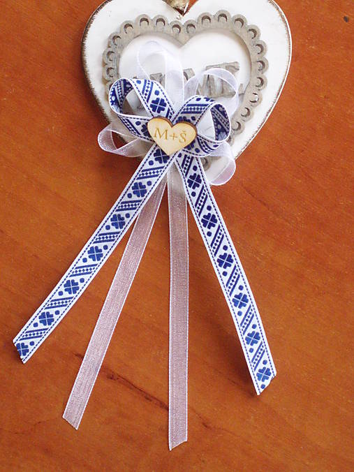 Svadobné pierka - Č. 329 Veľké folklórne pierka v tm. modrom s iniciálkami - 10673906_