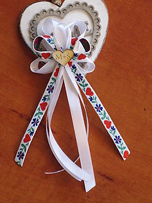 Svadobné pierka - Č. 328 Veľké folklórne pierka so srdiečkom s iniciálkami - 10671946_