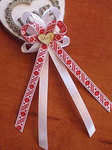 Svadobné pierka - Č. 329 Veľké folklórne pierka v červenom s iniciálkami - 10673907_