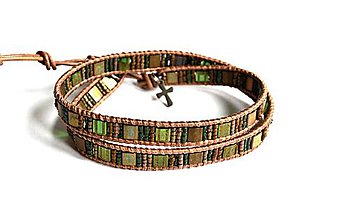 Pánske šperky - Pánsky wrap náramok za sklenených korálikov v koži (Zelená) - 10678497_
