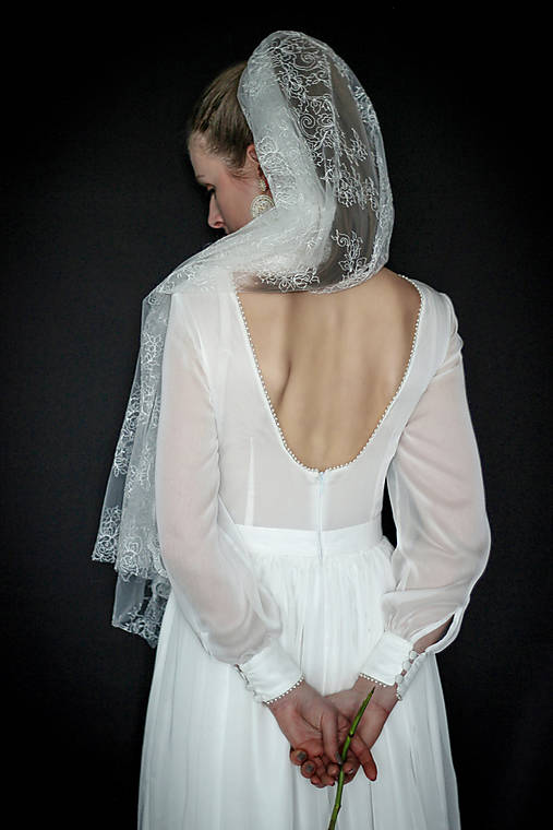 Svadobné šaty z umelého hodvábu vo vintage štýle