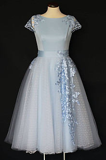 Šaty - Spoločenské šaty s kruhovou tylovou sukňou bodka - 10694925_