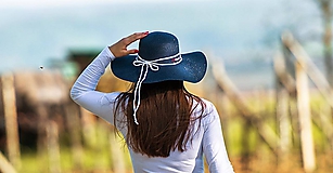 Čiapky, čelenky, klobúky - Dámsky letný klobúk slamený s nápisom podľa želania - 10705492_