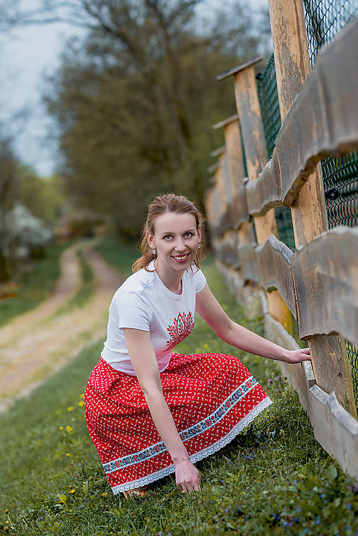Sukne - Červená sukňa so vzorom - tulipánik - 10703570_