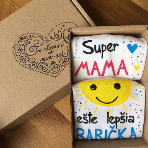Maľované ponožky s nápisom : "Super MAMA/MAMKA/ ešte lepšia BABIČKA" (V modro ružovej kombinácii)