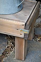 Nábytok - Starý drevený stolček - 10708717_
