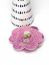 Nádoby - tanierik fialový kvet s vtáčikom  (veľkosť L 14-17 cm) - 10716672_