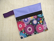 Taštičky - Nepremokavé vrecúško mini na zips (fialková + kvety) - 10723220_