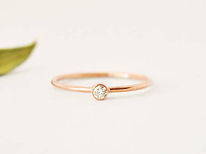 Prstene - 585/1000 zlatý zásnubný prsteň s prírodným diamantom 2,6mm (rúžové zlato) - 10725966_