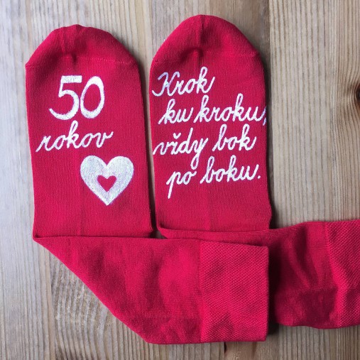 Maľované ponožky k výročiu svadby so srdiečkom (tmavomodré + červené)
