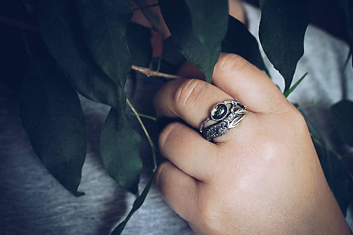 Prírodný strieborný prsteň s vetvičkou, listami a machovým achátom - Šum lesa