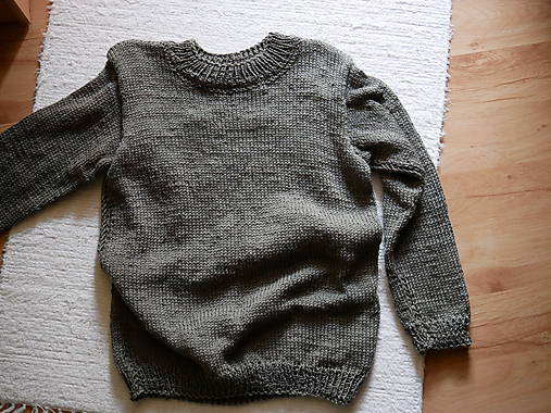 jednoduchý pletený pulovrik,