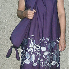 Šaty - Fialové vyšívané s ruksakom - 10749566_