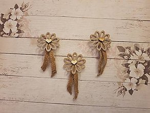 Svadobné pierka - vintage pierko z jutoviny s kvetom a  dreveným srdiečkom - 10749431_
