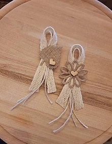 Svadobné pierka - vintage natur pierko z jutoviny s listom alebo kvetom a dreveným srdiečkom pre  rodičov, svedkov - 10749446_