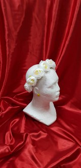 Nežná bielo-béžová kvetinová čelenka na svadbu alebo prvé sväté prijímanie
