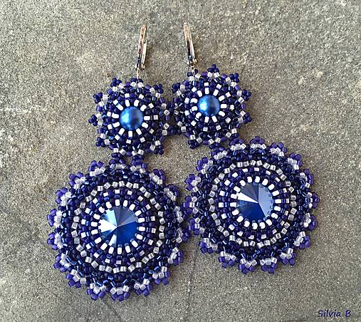 Náušnice - VÝPREDAJ Dlhé modro-biele Swarovski náušnice "Royal folk" - 10754101_