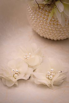 Ozdoby do vlasov - Svadobné pinety kvety s perličkami v ivory farbe - 10756600_