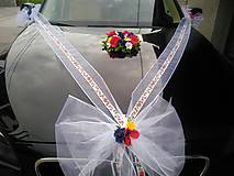 Kytice pre nevestu - folklórna výzdoba svadobného auta - 10760530_