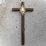 Dekorácie - Drevený kríž s kalichom k Svätému prijímaniu - 10758534_