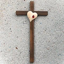 Dekorácie - Drevený kríž so srdcom a slzou - 10758943_