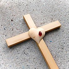 Dekorácie - Drevený kríž so srdcom a slzou (54cm - Béžová) - 10758945_