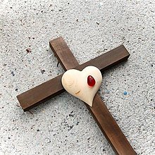 Dekorácie - Drevený kríž so srdcom a slzou (54cm - Hnedá) - 10758946_