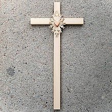 Dekorácie - Veľký Drevený Kríž so Srdcom - 10759116_