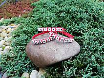 Náramky - Detský pletený náramok v červenej farbe s menom - 10768673_