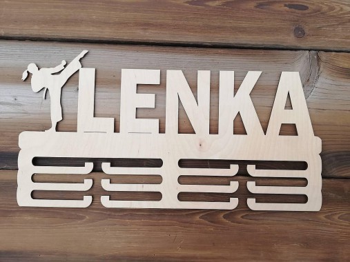 Dekorácie - Drevený vešiak na medaily_Karatistka - 10773345_