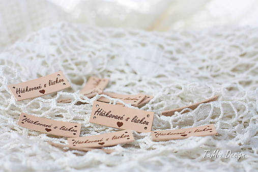 Materiál ručne robený - Kožený štítok "Háčkované s láskou" - 10775078_