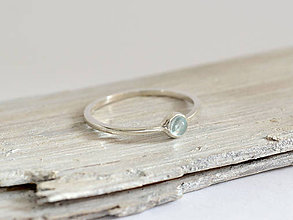 Prstene - 925/1000 Strieborný prsteň s prírodným modrým topásom - 10782210_