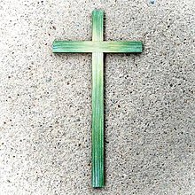 Dekorácie - Drevený Kríž – rôzne farby (Zelená) - 10789838_